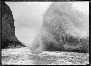 Wave breaking, Rocks Road, Nelson