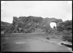 Blowhole arch at Mussel Rock (Te Kaha Point) north of Raglan - Photograph taken by Gilmour Brothers