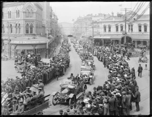 Returned servicemen in parade through High Street, Christchurch