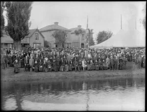 Canterbury pilgrims gathered at Avon River, Christchurch