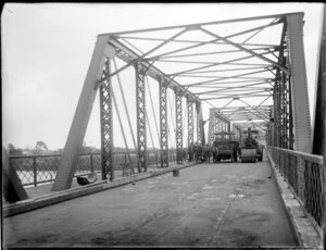 Workmen and roller on Dublin Street bridge, Wanganui