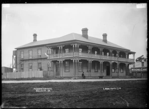 Harbour View Hotel, Raglan, 1910 - Photograph taken by Gilmour Brothers