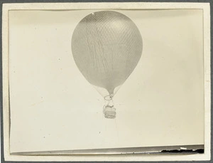 Ascent of a hydrogen balloon at Barrier Inlet during the British Antarctic Expedition 1901-04