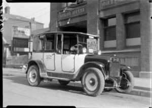 Black & White taxi, c.1930s