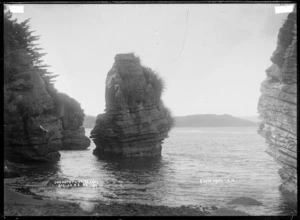 Onepoto Point, Te Akau, Raglan County, 1910 - Photograph taken by Gilmour Brothers