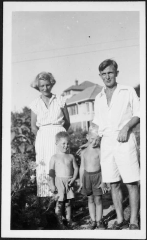 Photograph of the Ross family of Takapuna