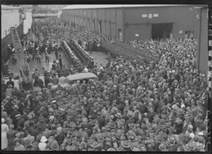 Large crowd watching the military parade to farewell Lord Bledisloe, Glasgow Wharf, Wellington
