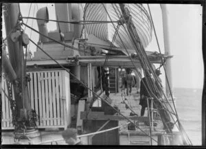 Cable running through pulleys along deck of Tutanekai