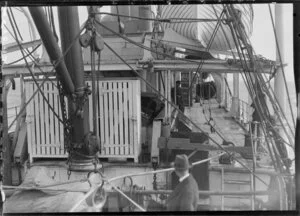 Cable running through pulleys along deck of Tutanekai