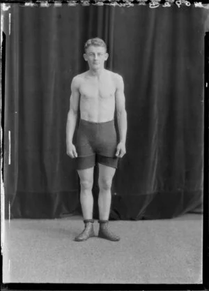 Mr Larsen, boxer