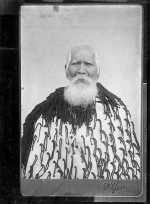 Bearded man wearing a kakahu (Maori cloak)