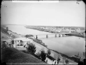 Looking south of the Wanganui River towards the Victoria Avenue bridge