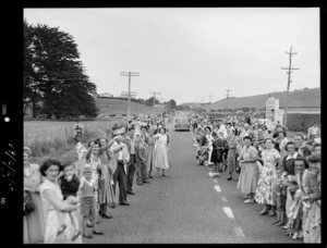 Crowds at the sides of the road waving at the Royal entourage travelling through New Plymouth on route to the civic reception at Pukekura Park