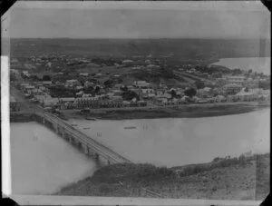 Panorama from Durie Hill, looking across Whanganui River, Victoria Avenue bridge and Taupo Quay