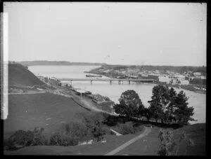 Looking south from Durie Hill, Whanganui River and Taupo Quay