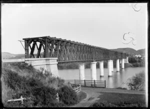 Railway bridge over the Whanganui River at Aramoho