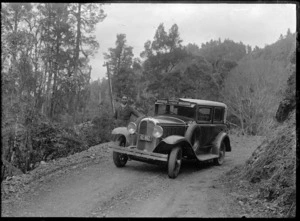 Lee's Royal Mail car on the Rotorua to Te Whaiti road, 1930