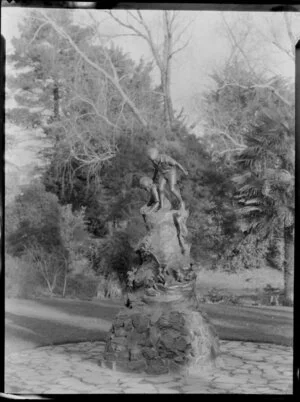 Peter Pan statue in gardens, Oamaru