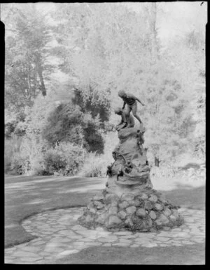 Peter Pan statue in gardens, Oamaru