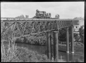 Engine crossing the Hamilton Railway Bridge
