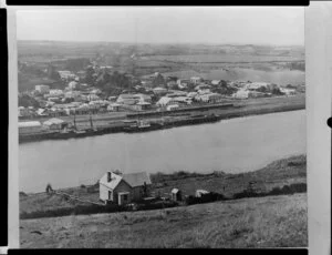 Panorama view of the southern part of town, Wanganui