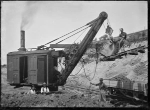 Osgood steam shovel on railway development works at Whangarei, 1923.