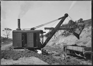 Osgood steam shovel on railway development works at Whangarei, 1923.