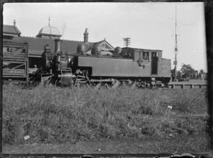 Steam locomotive "Ww" class 679 at the Petone Railway Station, 1923
