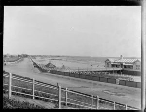 Beach at St Kilda, Melbourne, with Hegarty's Ladies' Baths to one side