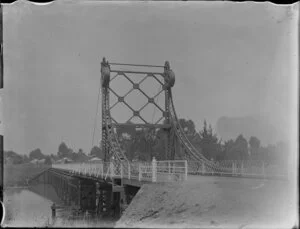 Roebuck Road drawbridge over Taruheru River, Gisborne