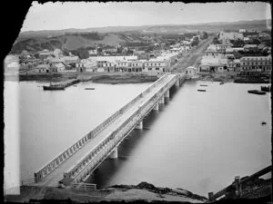 Whanganui River Bridge with Victoria Avenue, from Drury Hill