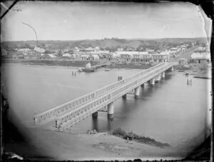 Whanganui River bridge, before wharf construction, with Rutland Stockade in background