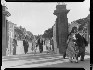 People leaving Government House, Wellington, Royal Tour 1953-1954