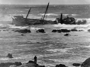 [Photographer unknown] :The wreck of the `Progress' in Ohiro Bay, Wellington