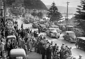Crowd for a RNZAF band open air recital, Oriental Parade, Wellington