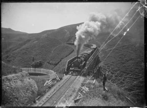 Palmerston North - Thorndon train crossing the Belmont Viaduct, Paparangi, Wellington Region