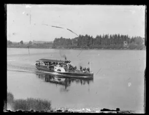 Paddle steamer Wairere on Whanganui River