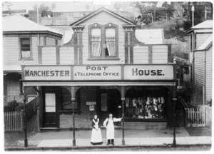 Manchester House in Tinakori Road, Wellington, with John Coates Hutchinson and Naomi Hutchinson standing outside