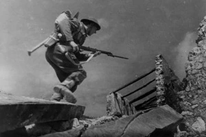 A soldier during manoeuvres on the Cassino battlefront, Italy