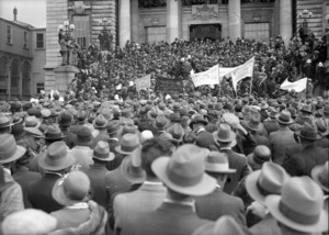 Crowd gathered around Parliament steps in Wellington