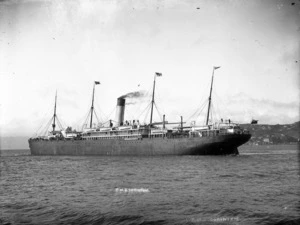 Steamship Corinthic in Wellington Harbour