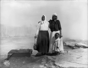 Pringle, Thomas, 1858-1931 :[Two women and a child standing next to a steam oven]