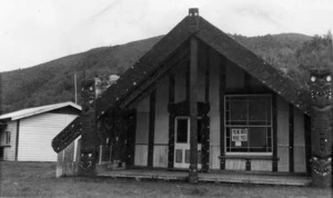 Meeting house at Te Whaiti