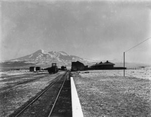 Waiouru railway station and Mount Ruapehu