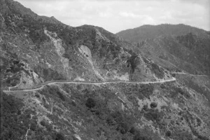 Rimutaka Range, showing World War I troops walking southward along the Rimutaka Hill Road