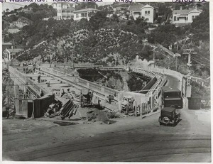 Creator unknown :Photograph of the new and old Kelburn Viaducts, Wellington