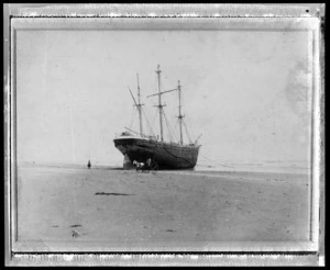 Wreck of the Weathersfield, Otaki Beach