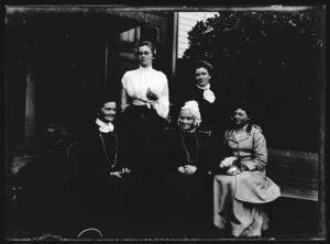Photograph of Kirk female family members and an unidentified woman, taken by Robina Nicol