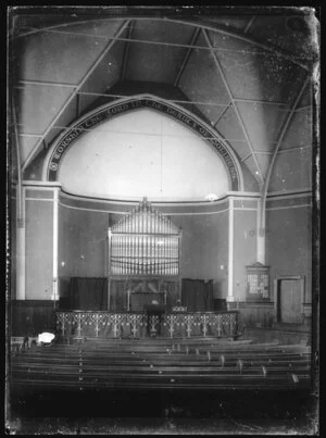 Vivian Street Baptist Church pipe organ and pews