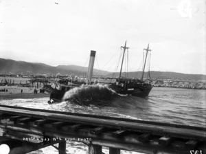 Steamship "Opouri" ashore at Greymouth